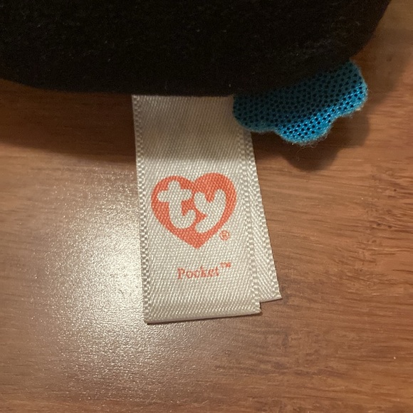 Pocket the penguin - Picture 2 of 3